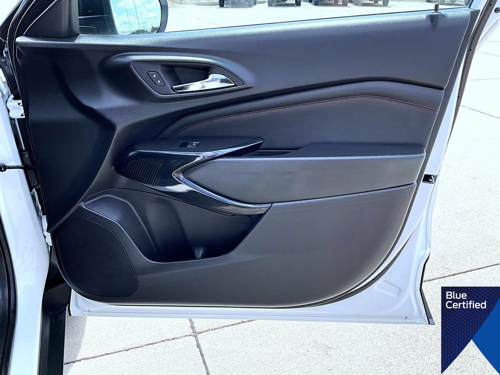 Used 2025 Chevrolet Trax RS w/ Driver Confidence Package FWD image 18