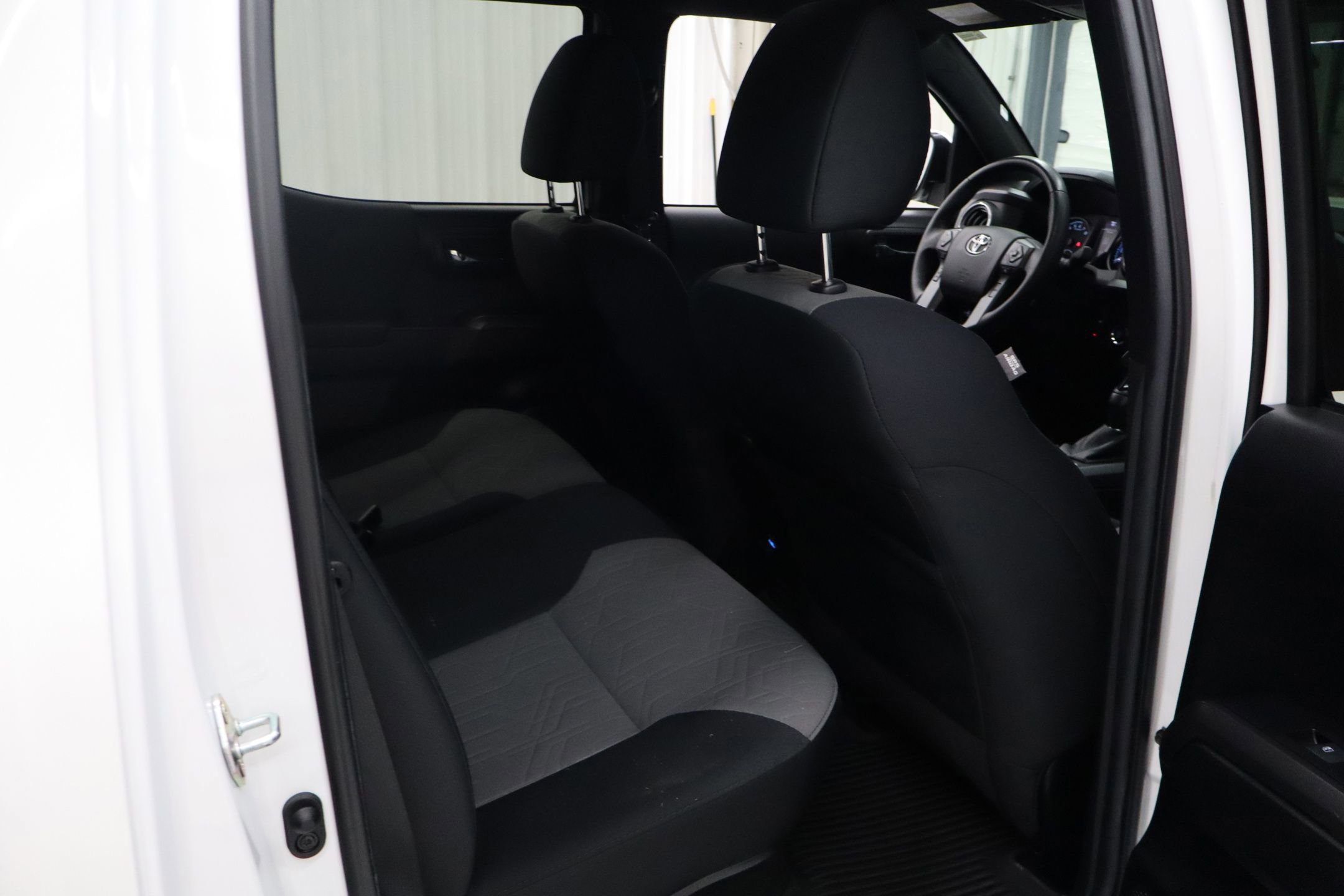 Used 2022 Toyota Tacoma TRD Sport w/ Technology Package image 34