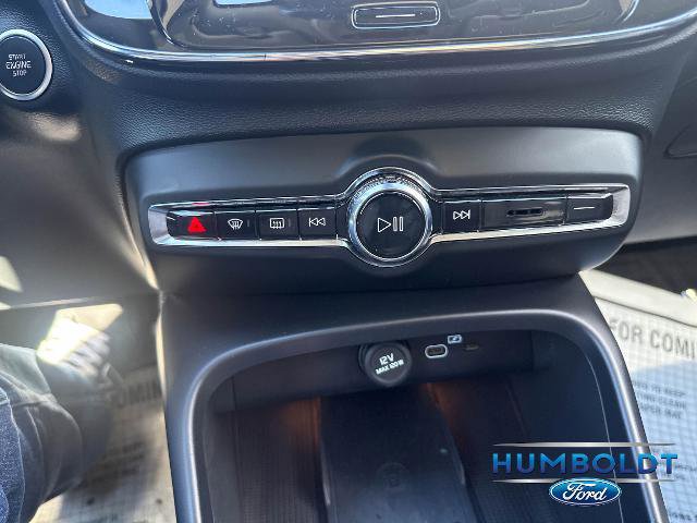 Used 2024 Volvo XC40 B5 Ultimate w/ Protection Package Premier image 20