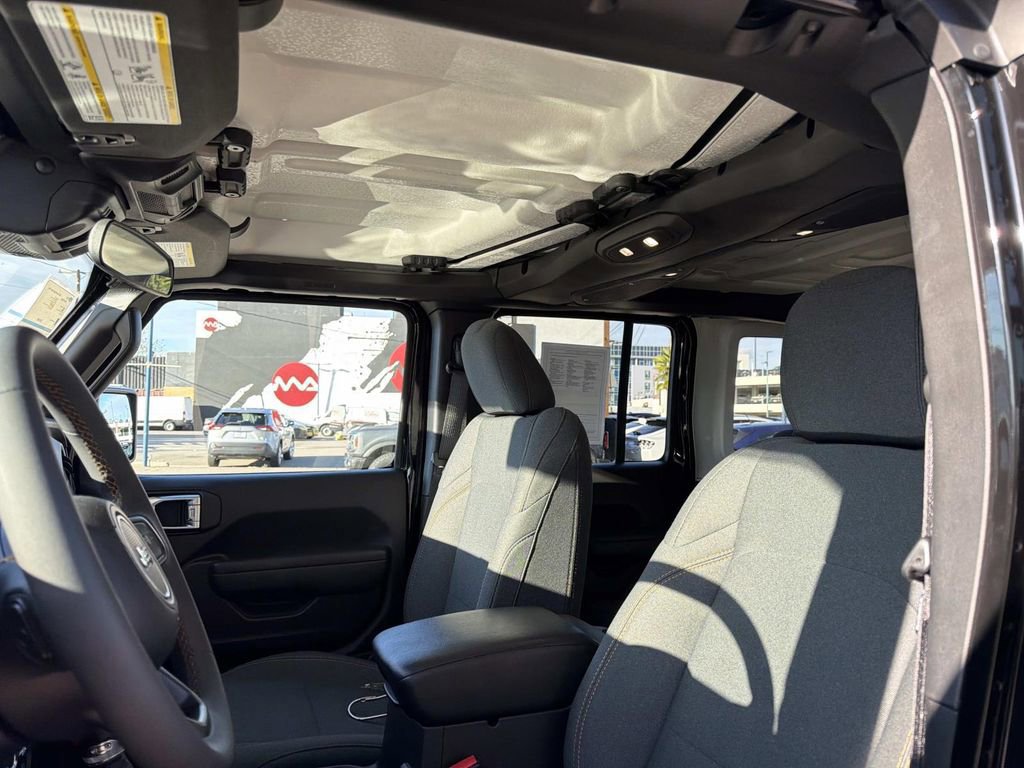 Used 2024 Jeep Wrangler Unlimited image 19