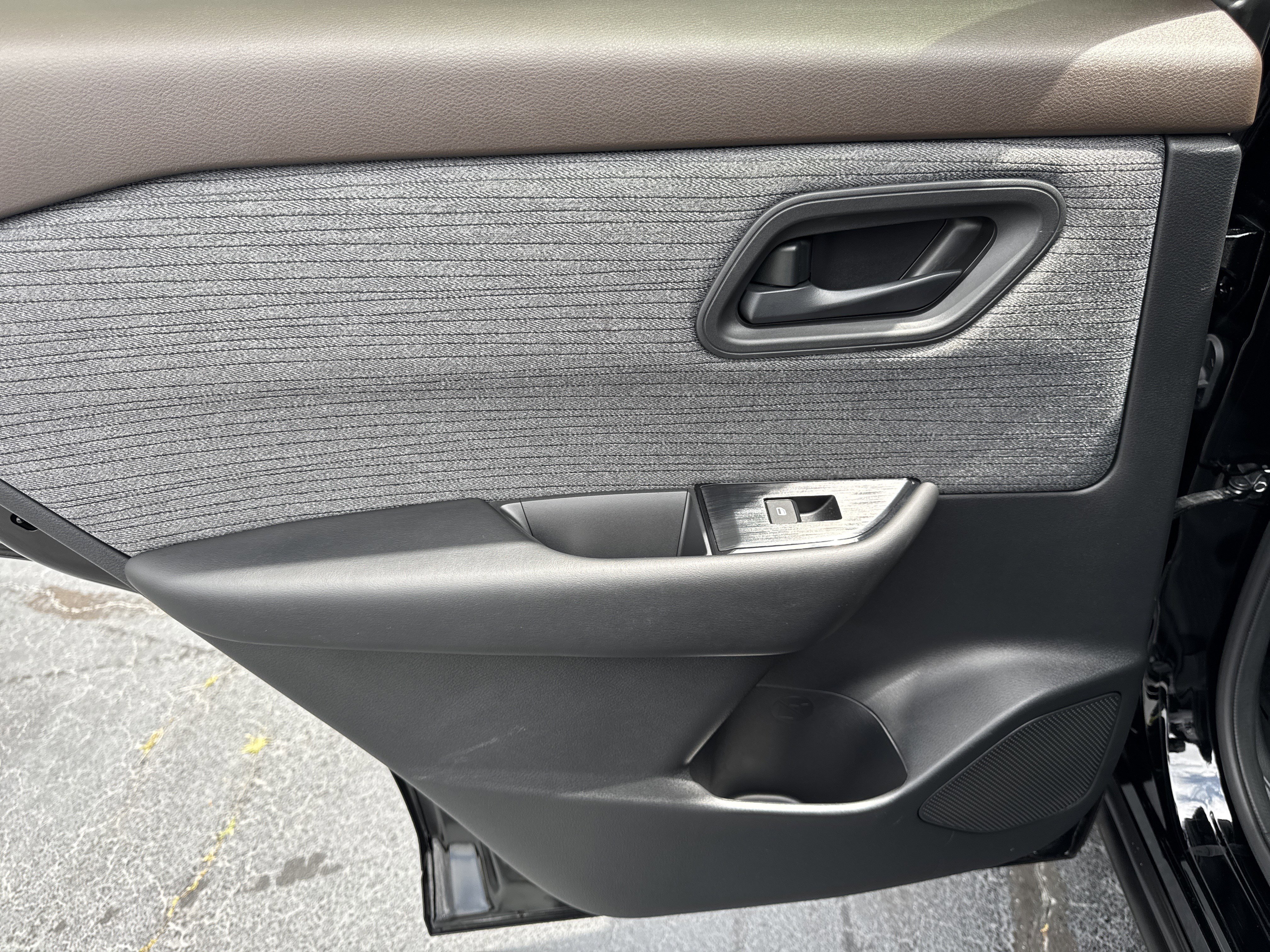 Used 2023 Nissan Rogue S FWD image 22
