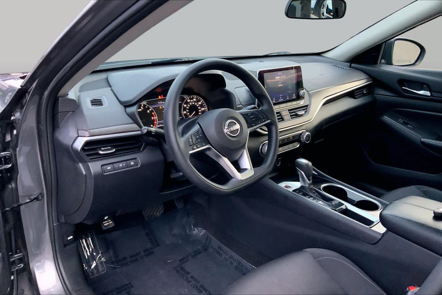 Used 2024 Nissan Altima 2.5 SV FWD image 16