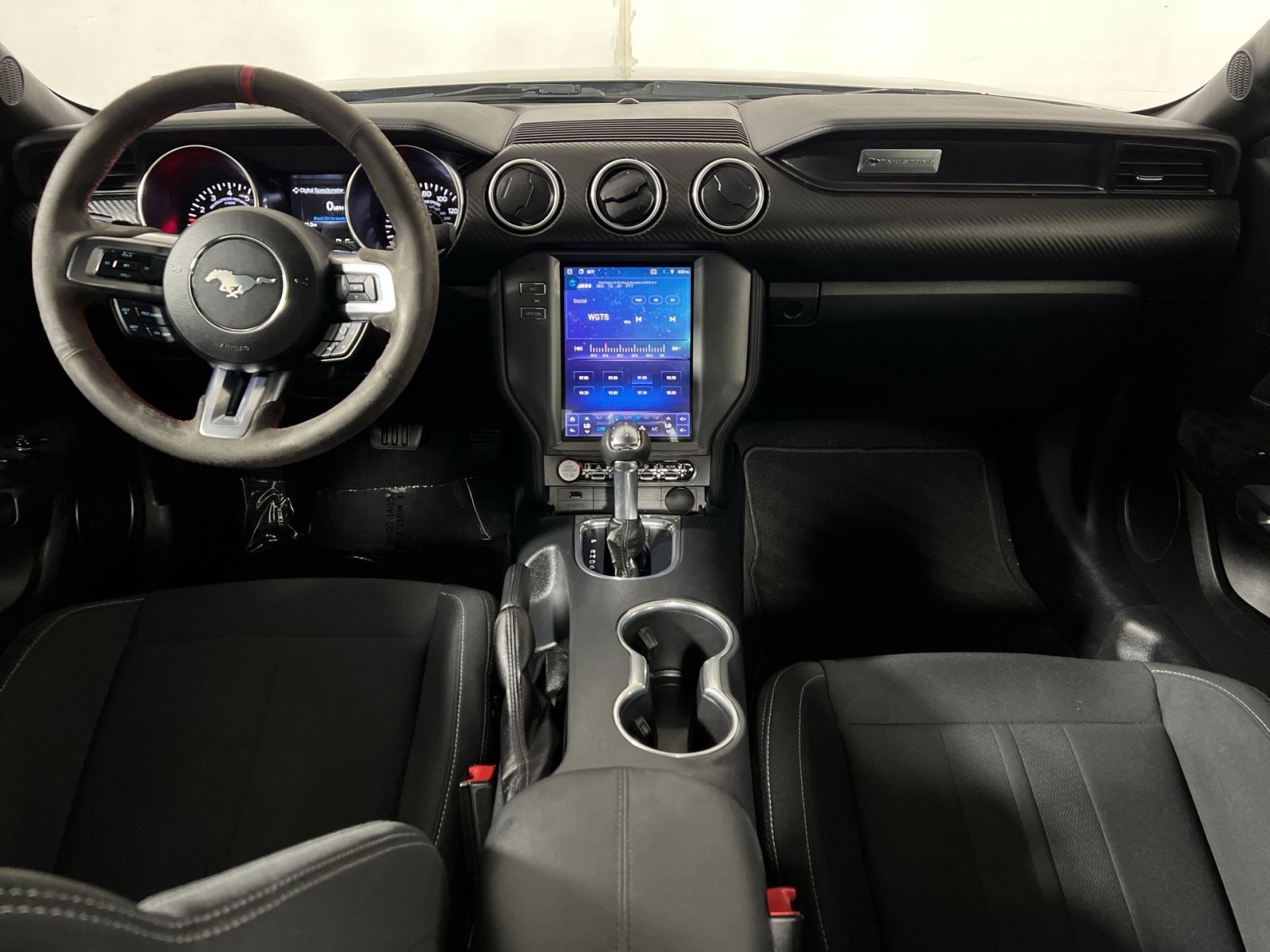 Certified 2022 Ford Mustang Coupe RWD image 22