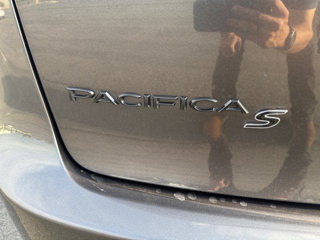 Used 2019 Chrysler Pacifica Touring Plus w/ S Appearance Package FWD image 24