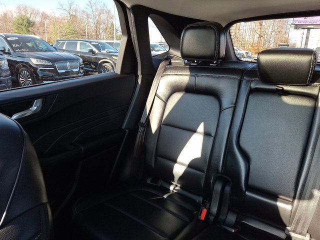 Certified 2022 Ford Escape Titanium w/ Class II Trailer Tow Package image 17