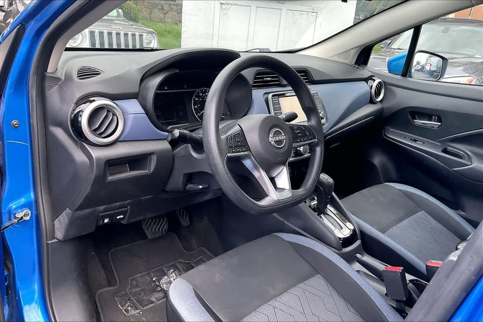 Used 2023 Nissan Versa SV FWD image 2