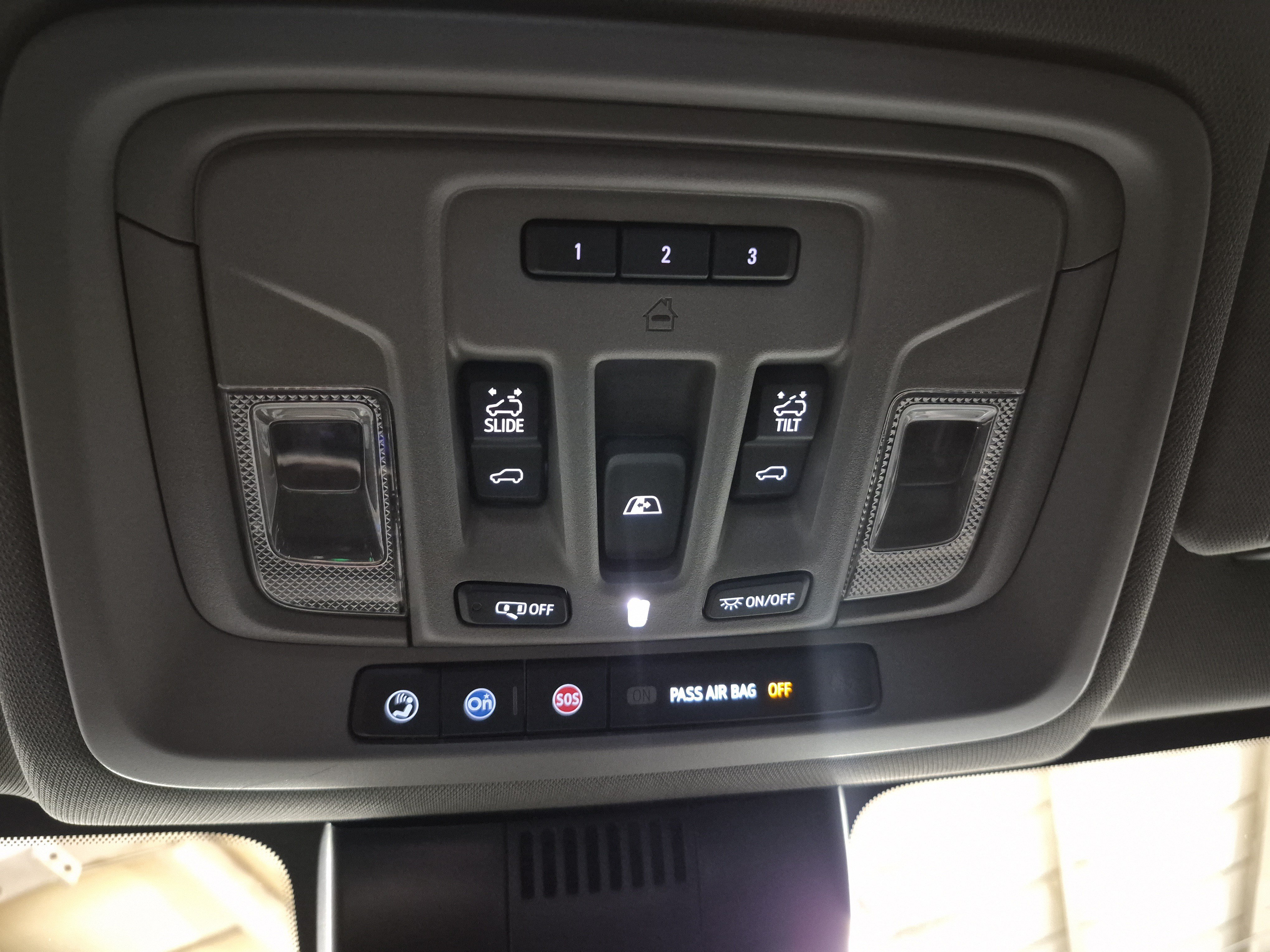 Used 2024 GMC Sierra 3500 Denali w/ Denali Reserve Package AWD/4WD image 32