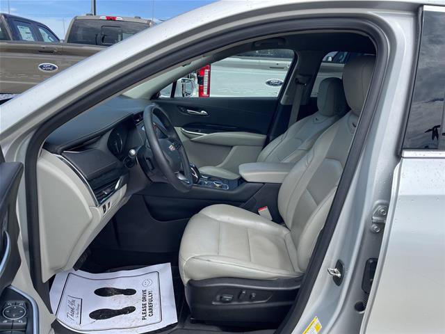 Used 2019 Cadillac XT4 Premium Luxury w/ Enhanced Visibility Package FWD image 17
