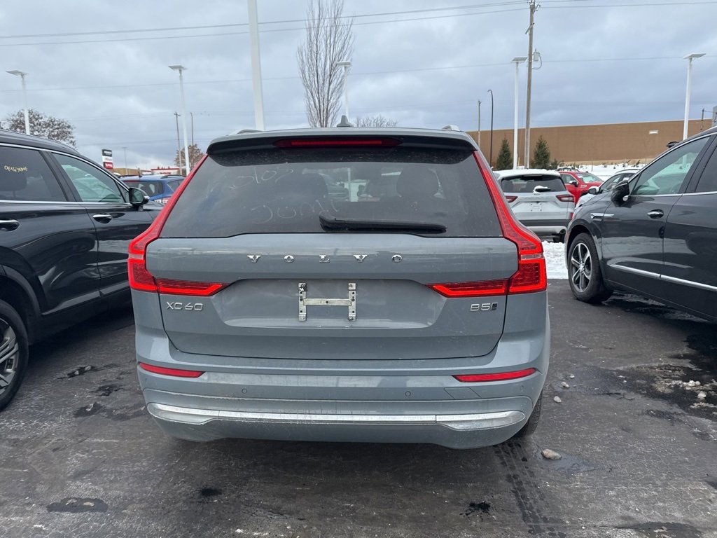 Used 2022 Volvo XC60 B5 Inscription image 4