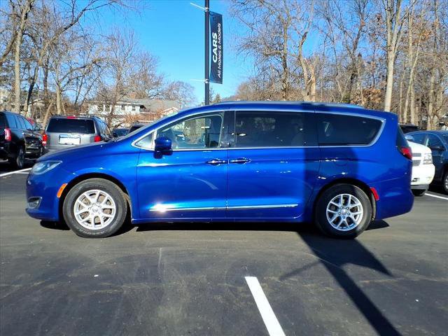 Used 2020 Chrysler Pacifica Touring-L image 2