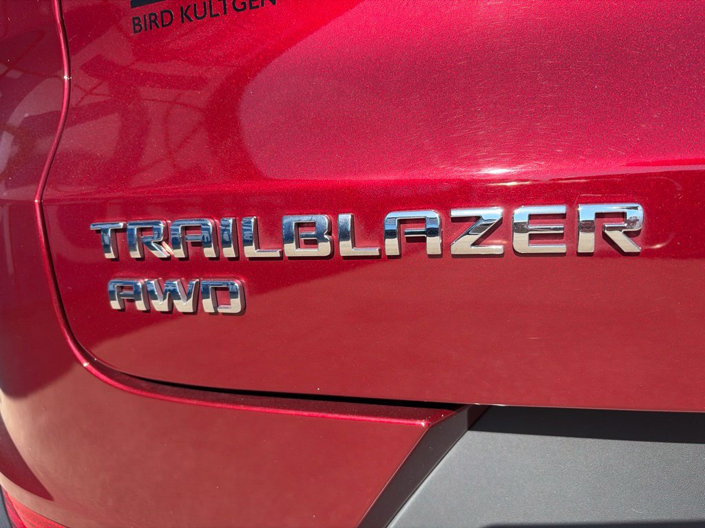 Used 2025 Chevrolet TrailBlazer LT AWD/4WD image 16