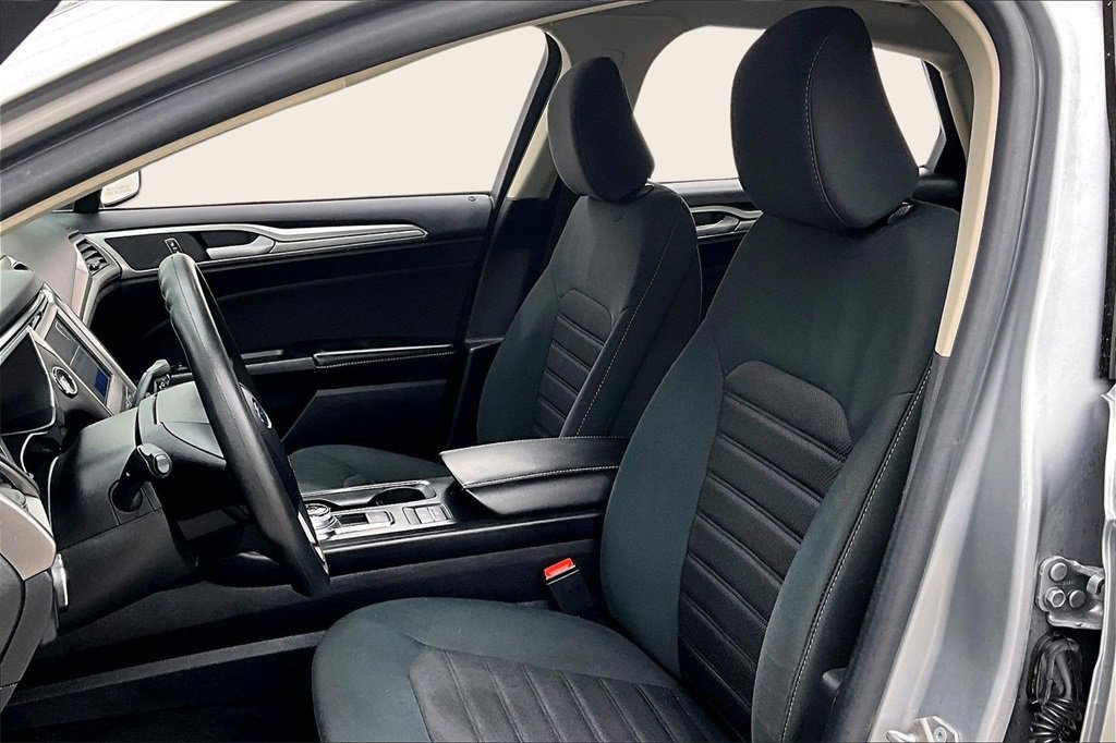 Certified 2020 Ford Fusion SE image 25