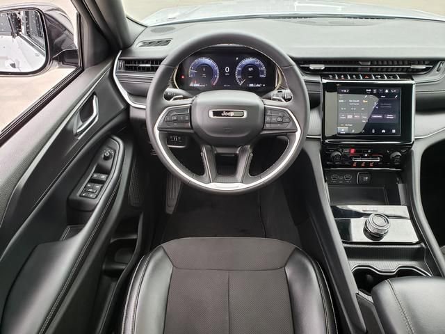 Used 2024 Jeep Grand Cherokee Altitude AWD/4WD image 19