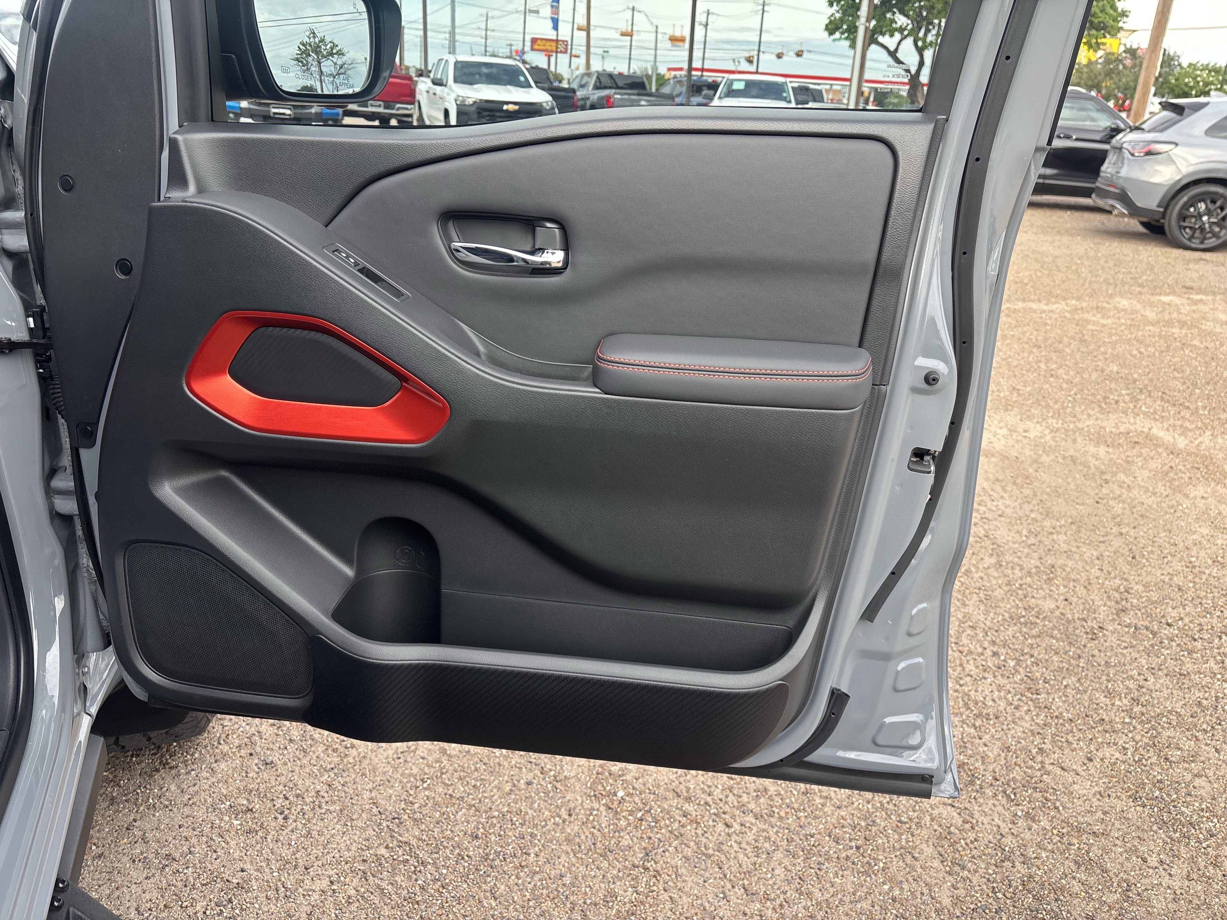 Used 2022 Nissan Frontier Pro-X RWD image 23