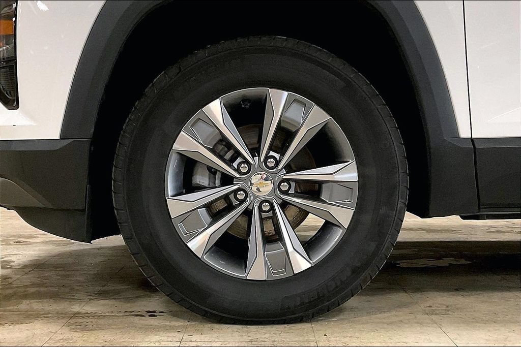 Used 2025 Chevrolet Equinox LT AWD/4WD image 9