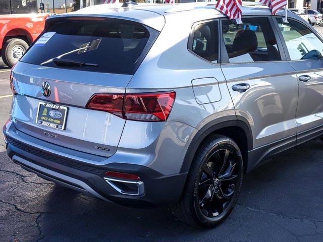 Used 2023 Volkswagen Taos SE w/ Black Wheel Package image 9