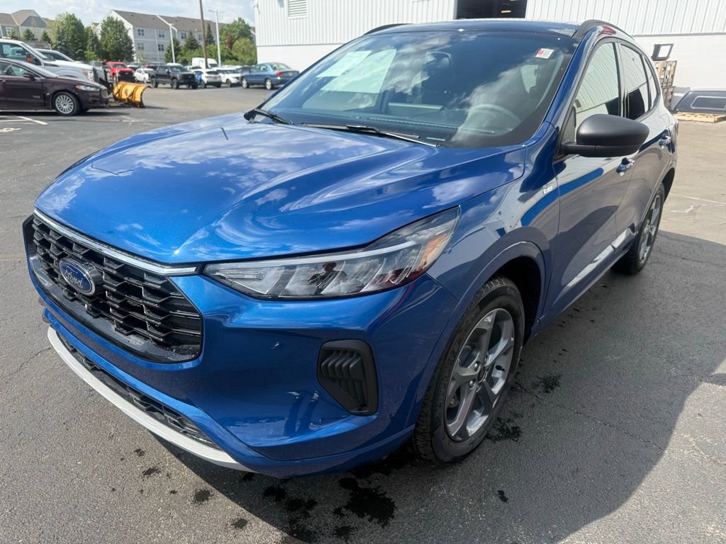 Certified 2023 Ford Escape ST-Line w/ Tech Pack #1 AWD/4WD image 7