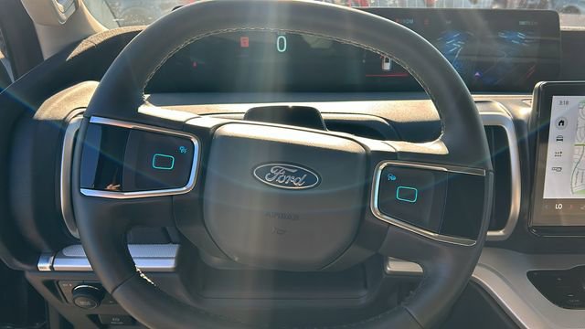 Certified 2025 Ford Expedition Active image 21