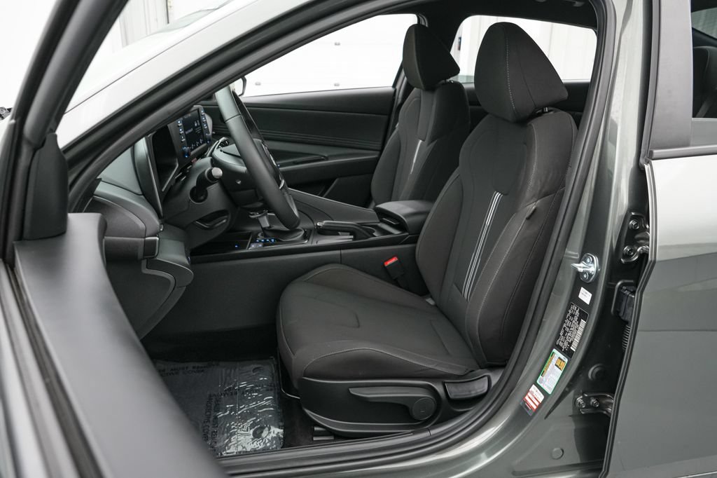 Used 2025 Hyundai Elantra Sport FWD image 11