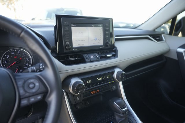 Used 2020 Toyota RAV4 XLE Premium image 26