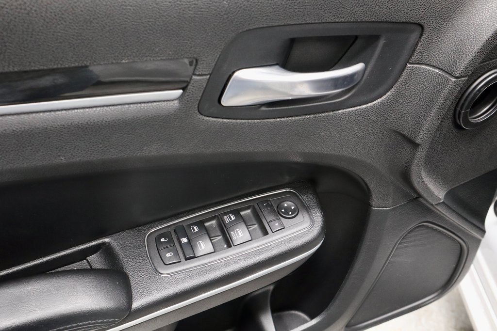 Used 2022 Chrysler 300 Touring image 22