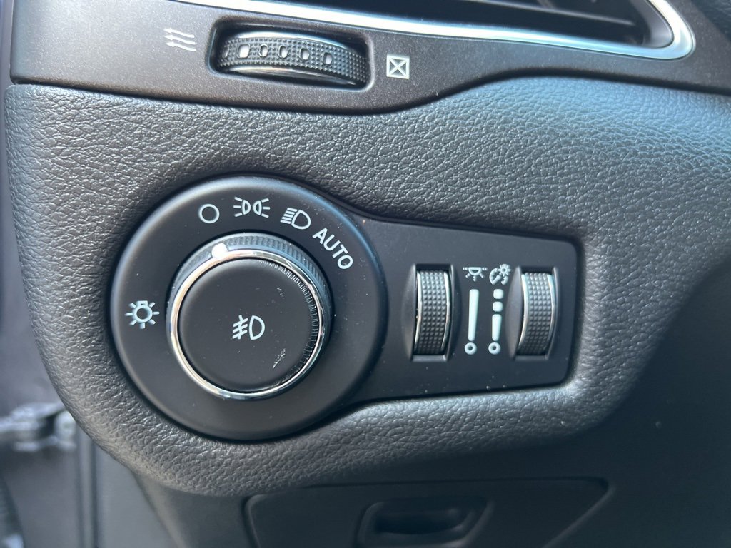 Used 2022 Jeep Cherokee Trailhawk image 25