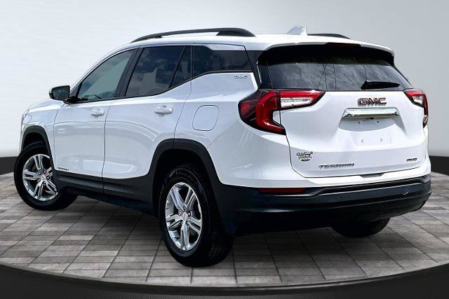 Used 2023 GMC Terrain SLE w/ Driver Convenience Package AWD/4WD image 2