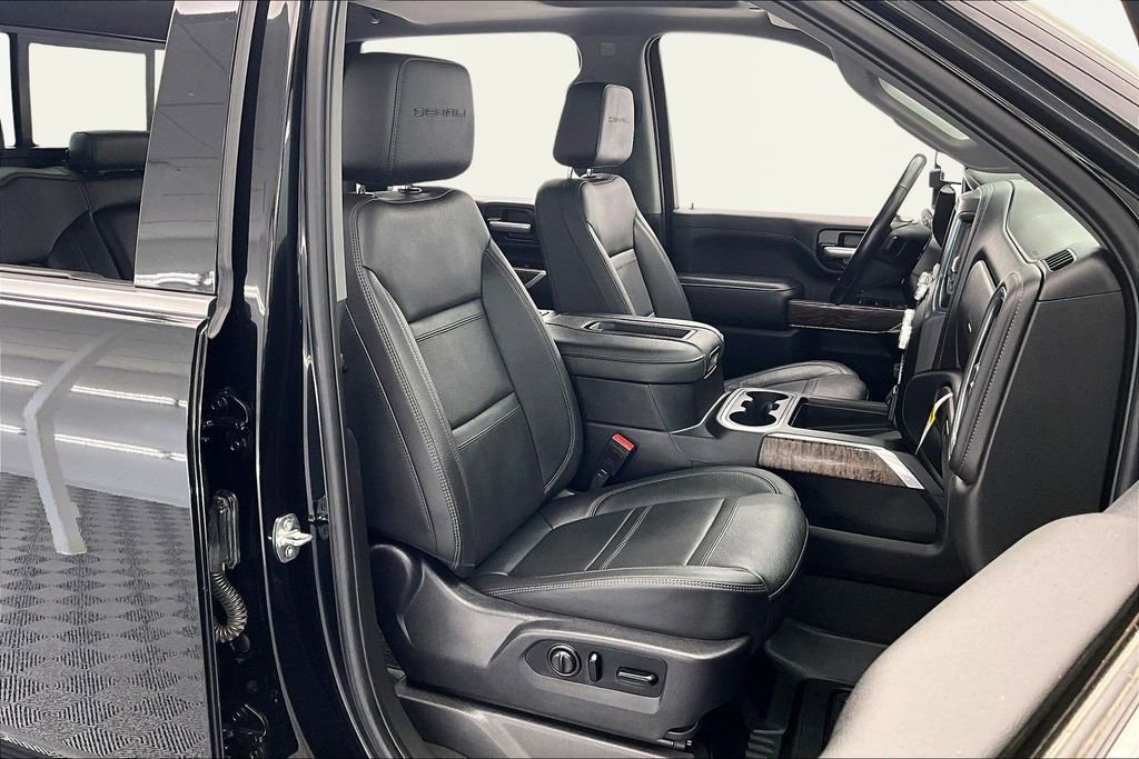 Used 2021 GMC Sierra 2500 Denali w/ Denali Black Diamond Edition image 7