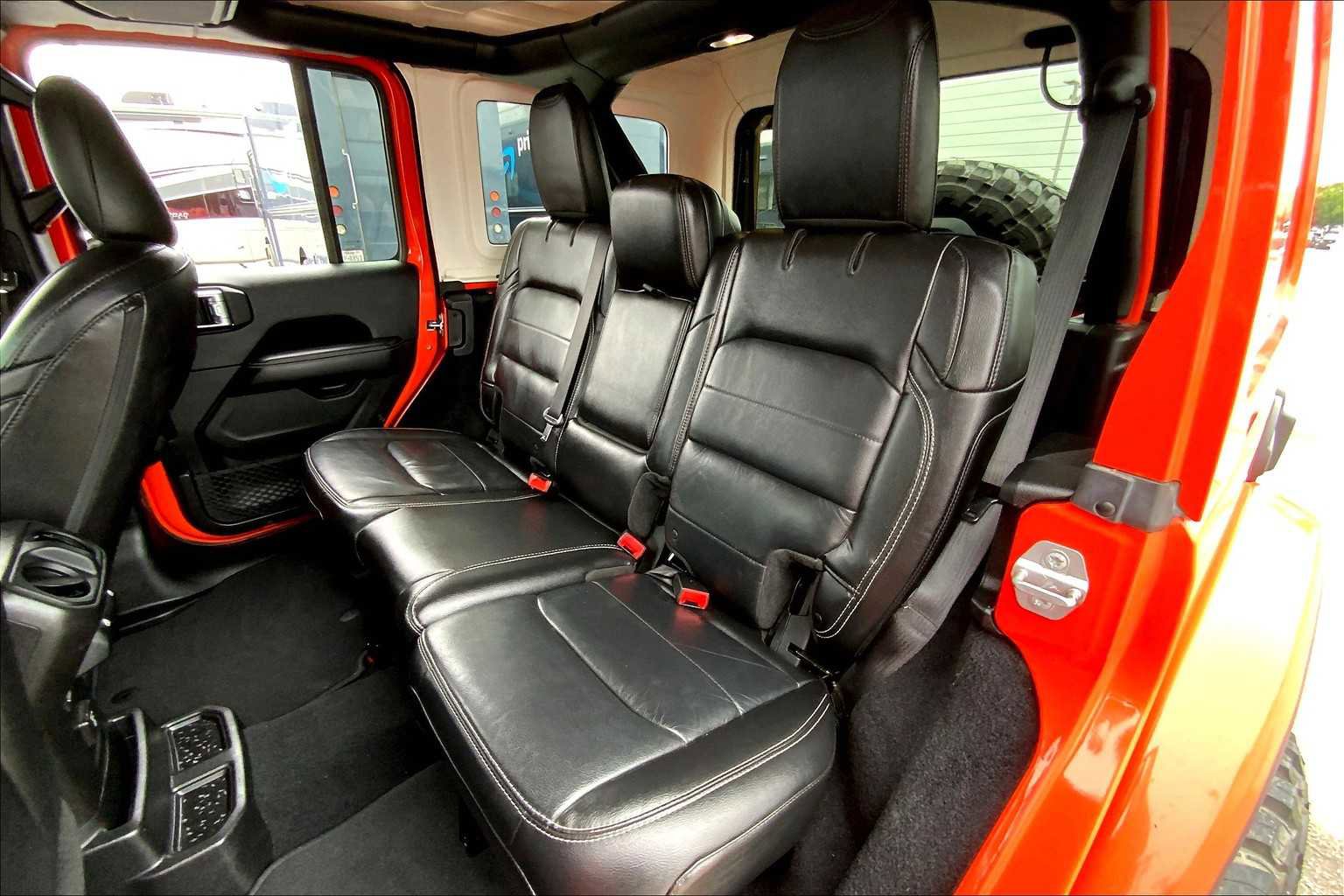 Used 2018 Jeep Wrangler Unlimited Sahara image 18