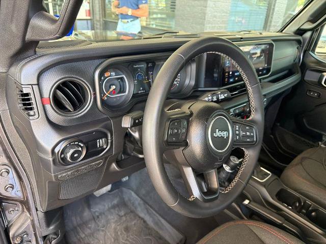 Used 2025 Jeep Wrangler Unlimited Rubicon AWD/4WD image 12