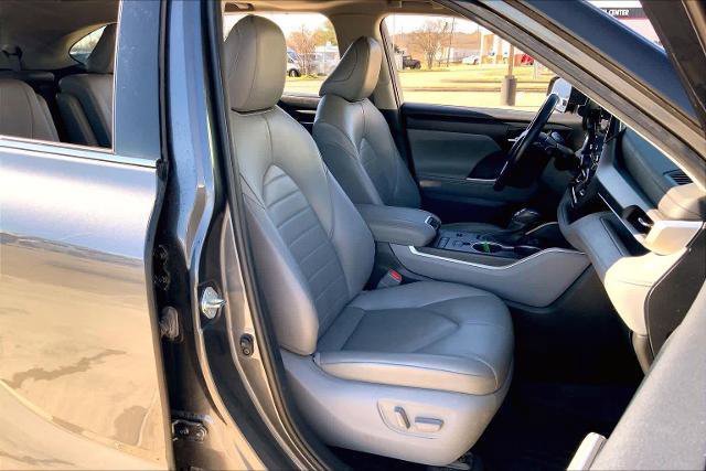 Used 2021 Toyota Highlander XLE image 10