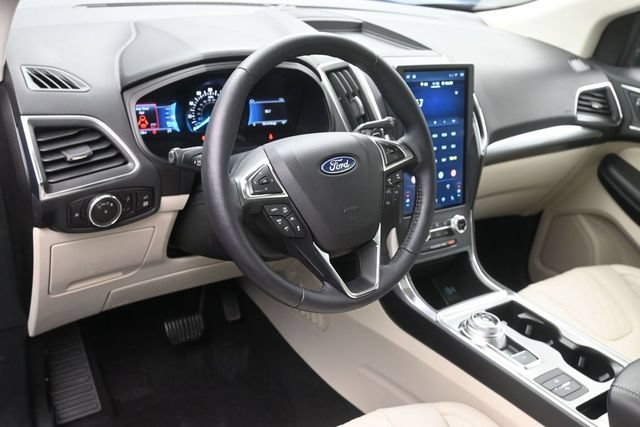 Certified 2023 Ford Edge Titanium w/ Equipment Group 301A AWD/4WD image 9