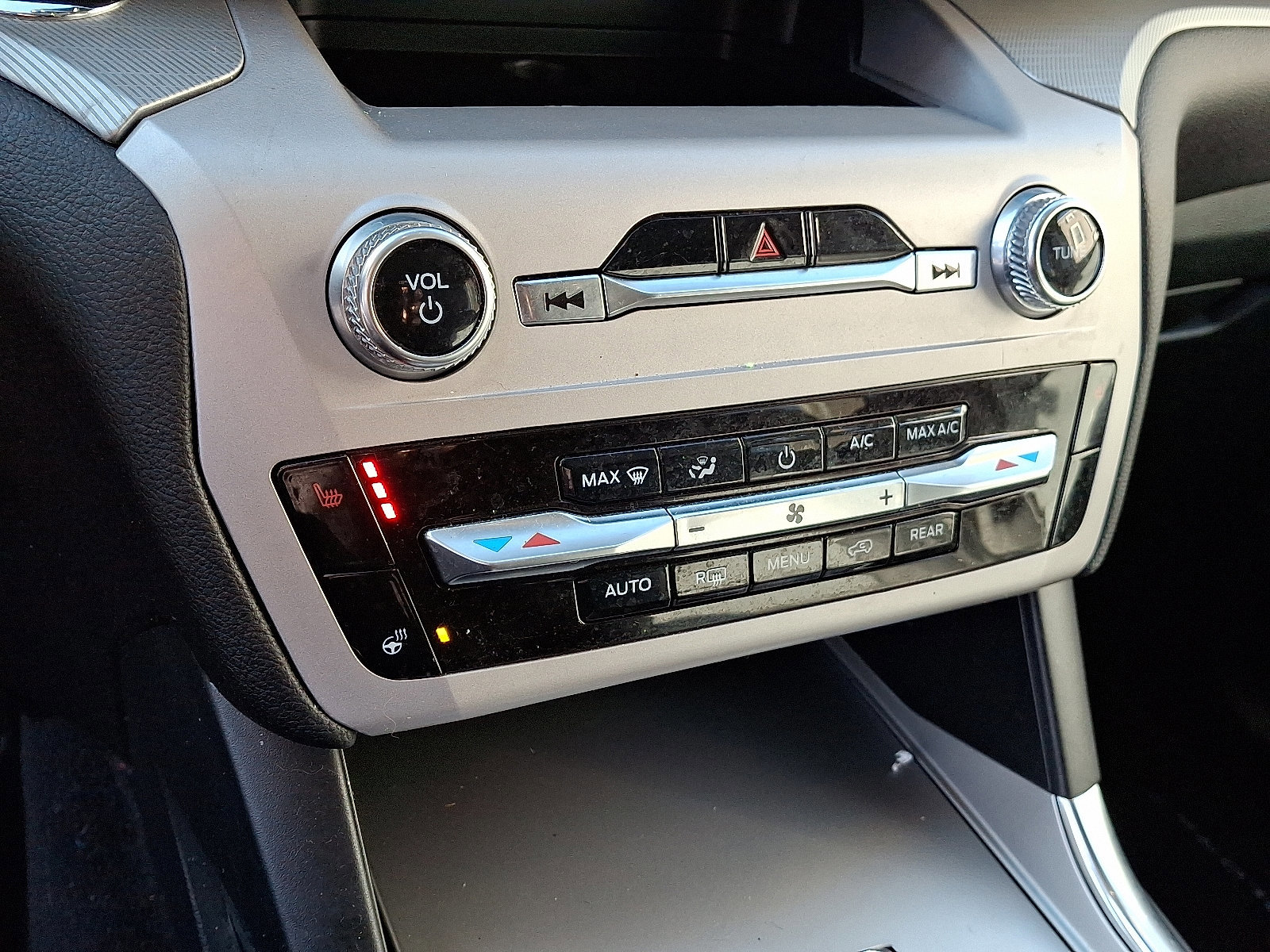 Certified 2023 Ford Explorer XLT w/ Equipment Group 202A image 17