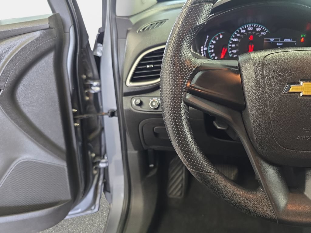 Used 2020 Chevrolet Trax LS FWD image 14