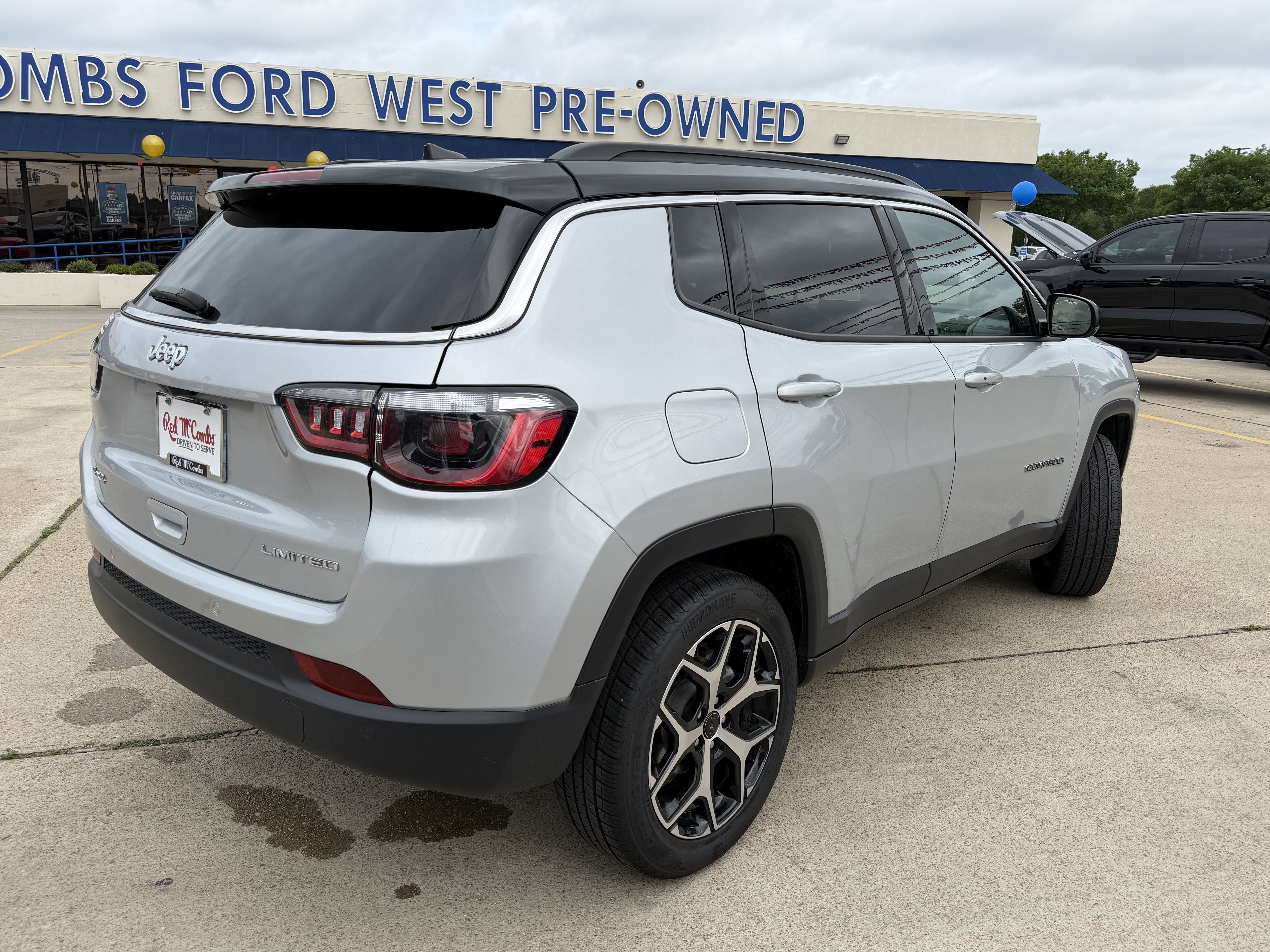 Used 2025 Jeep Compass Limited AWD/4WD image 5