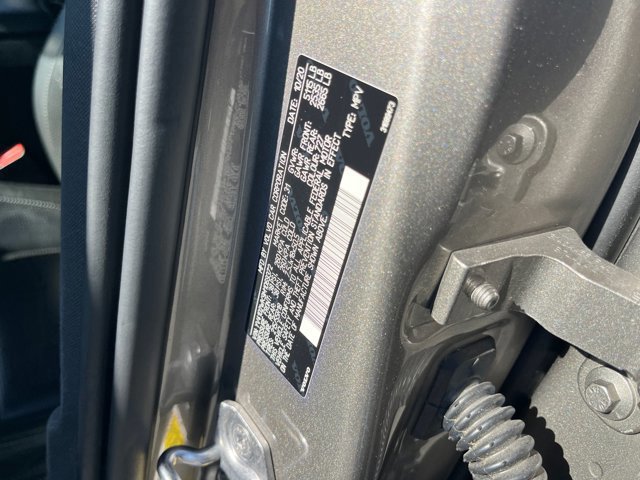 Used 2021 Volvo V60 T5 Cross Country image 37