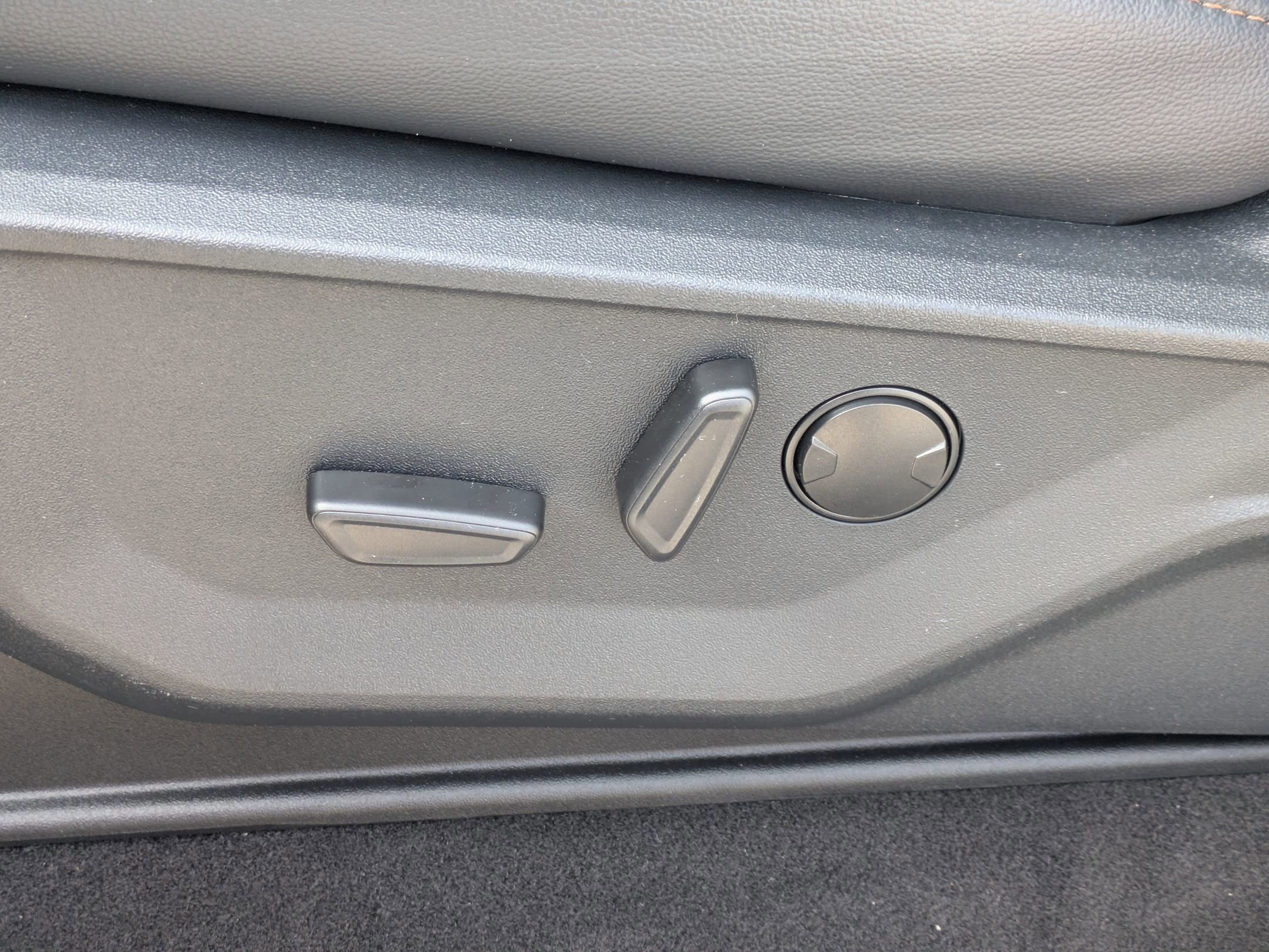 Certified 2025 Ford F150 Lariat w/ Equipment Group 501A Mid image 17