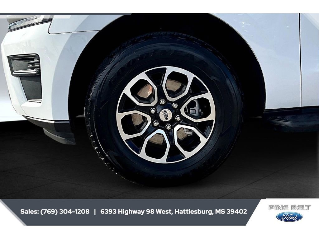 Certified 2024 Ford Expedition XLT image 9