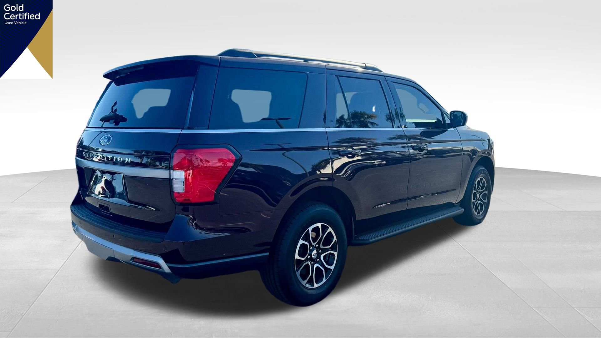 Certified 2024 Ford Expedition XLT image 11