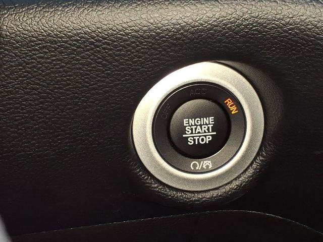 Used 2025 Chrysler Pacifica Select FWD image 17