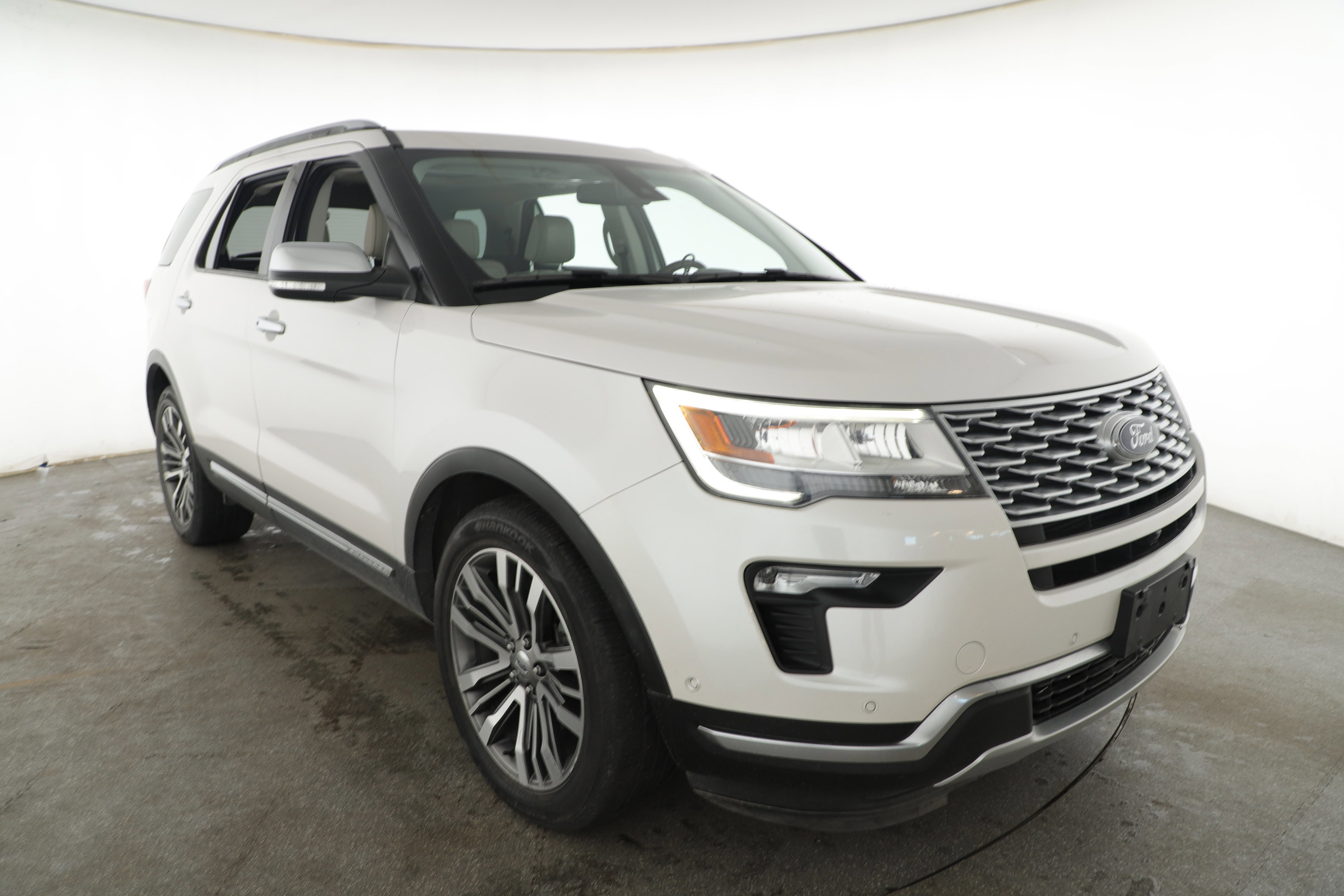 Certified 2018 Ford Explorer Platinum image 2