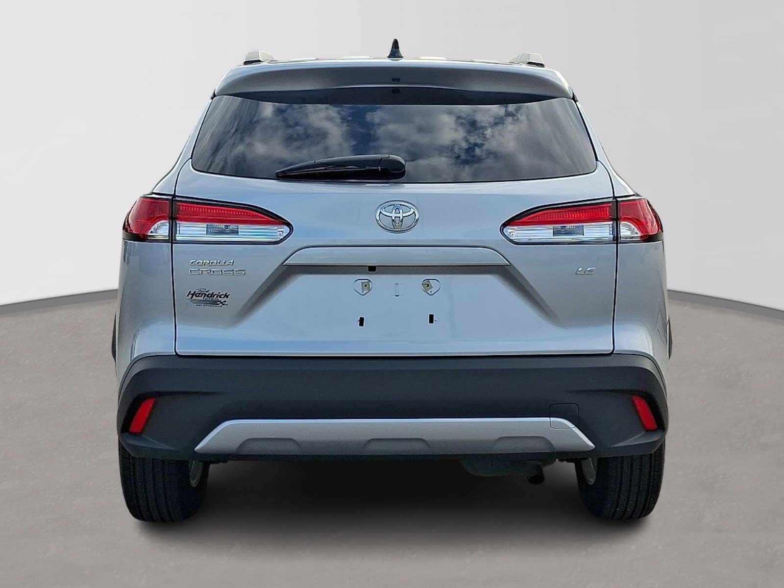 Used 2025 Toyota Corolla Cross LE FWD image 5