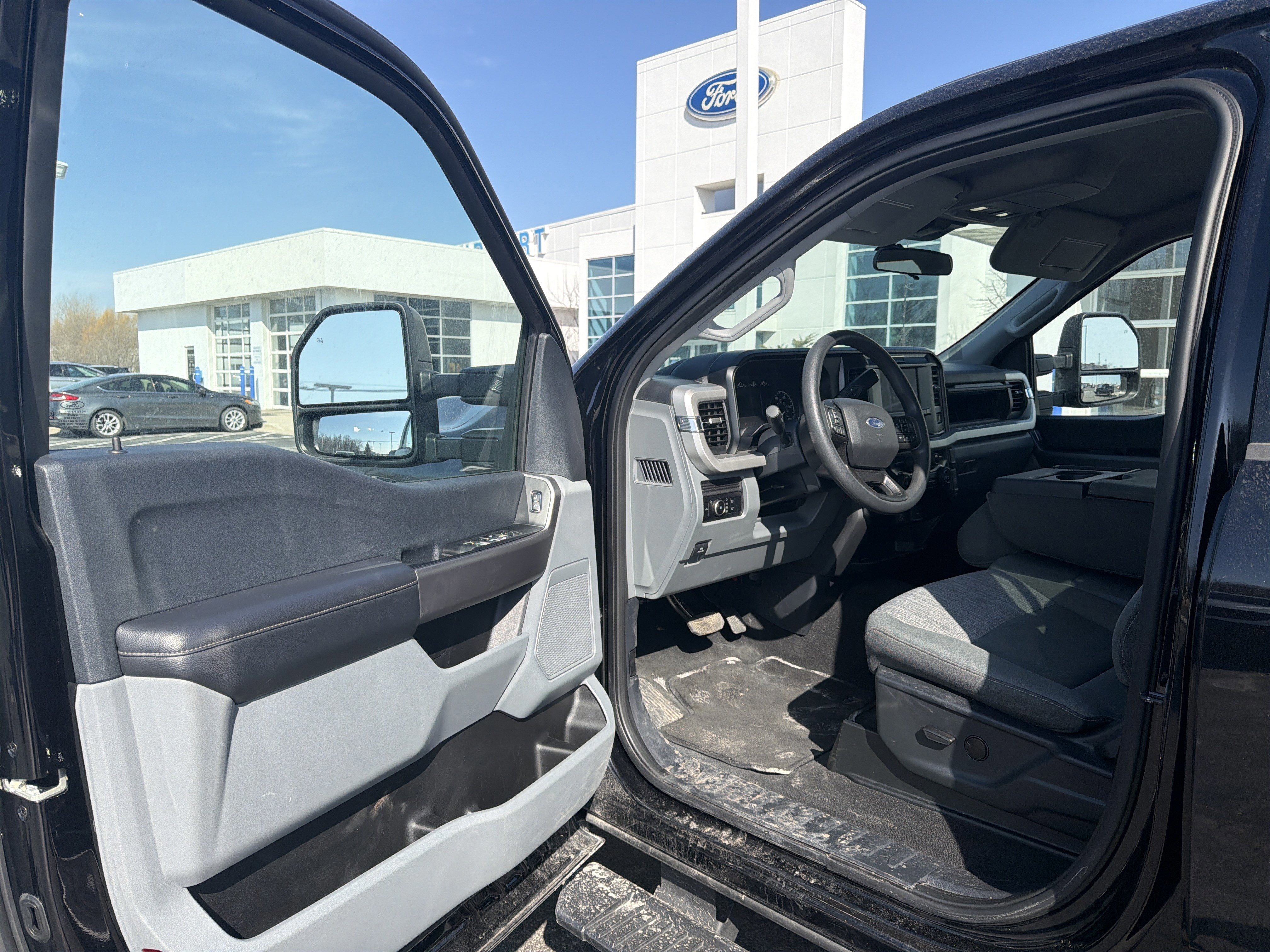 Certified 2025 Ford F250 XLT AWD/4WD image 31