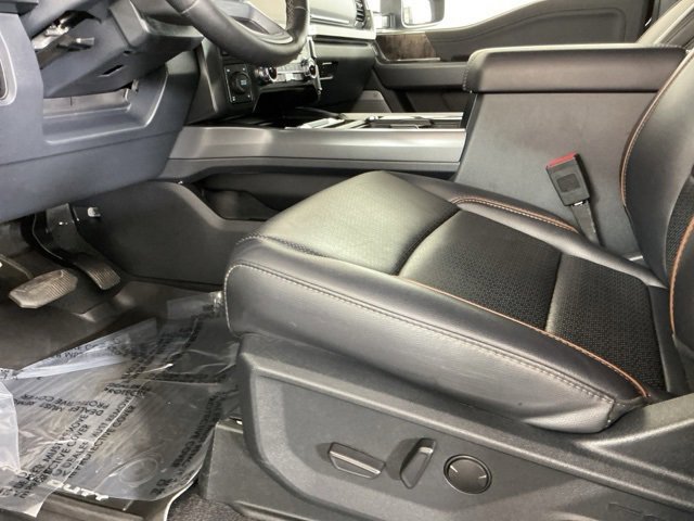 Certified 2025 Ford F350 Lariat w/ Black Appearance Package image 18
