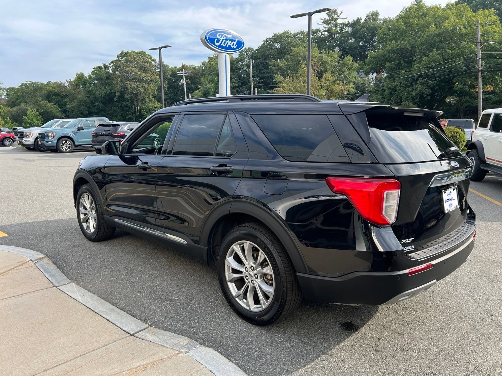 Certified 2024 Ford Explorer XLT w/ Equipment Group 202A AWD/4WD image 4