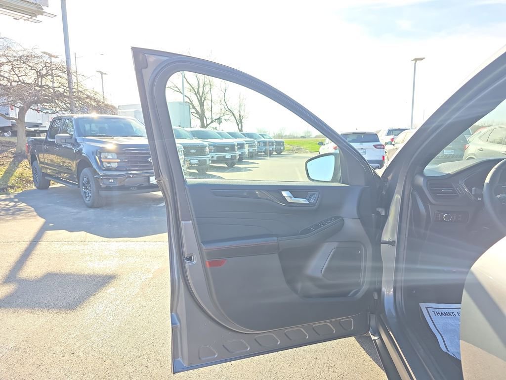 Certified 2023 Ford Escape ST-Line w/ Tech Pack #1 AWD/4WD image 15