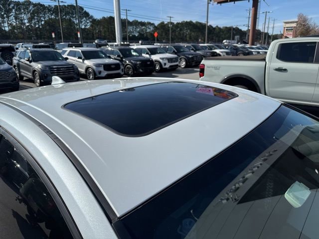 Used 2021 Toyota Prius L Eco image 9