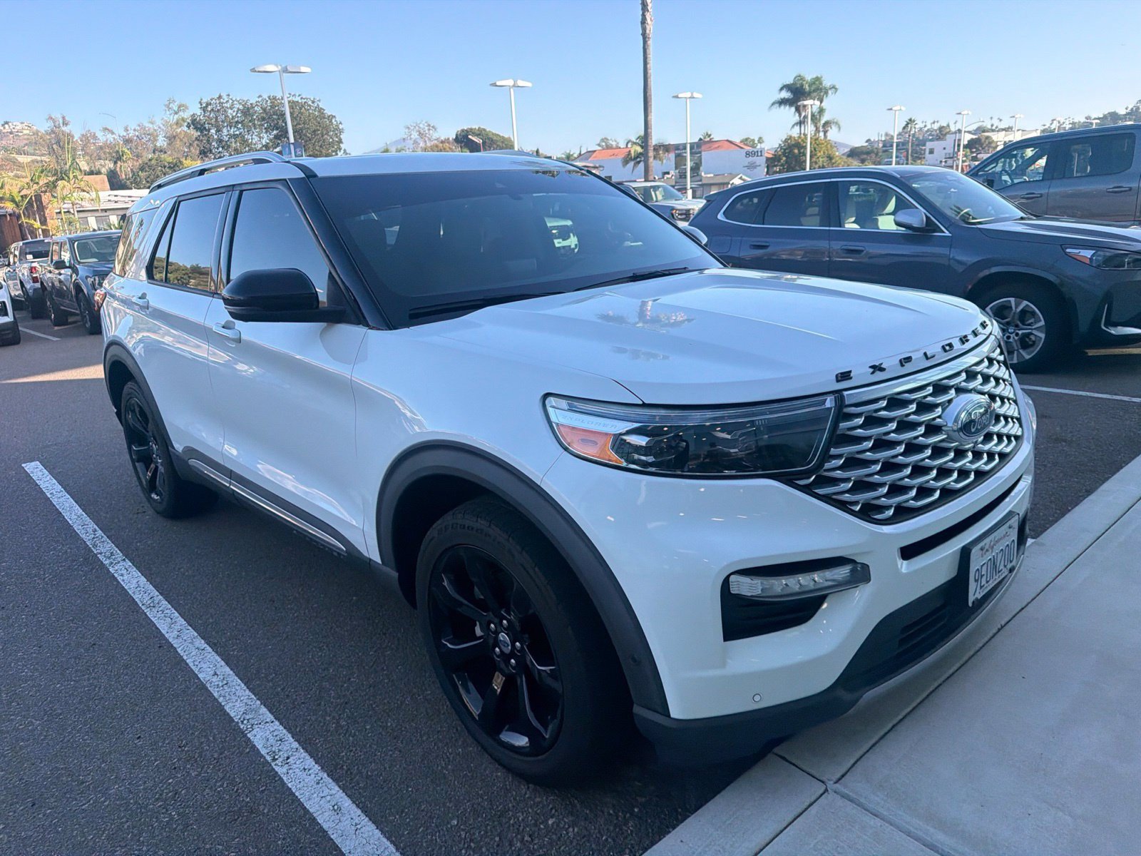 Certified 2020 Ford Explorer Platinum w/ Premium Technology Package AWD/4WD image 5