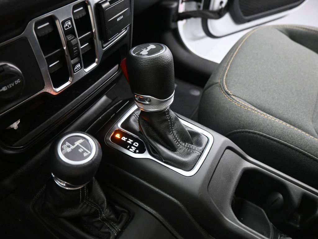 Used 2025 Jeep Wrangler Sport image 40