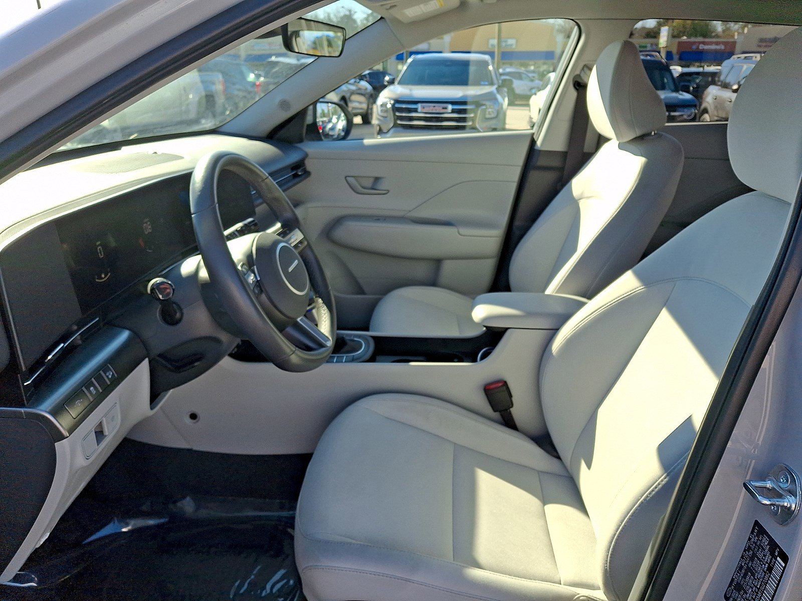 Used 2025 Hyundai Kona SEL image 12